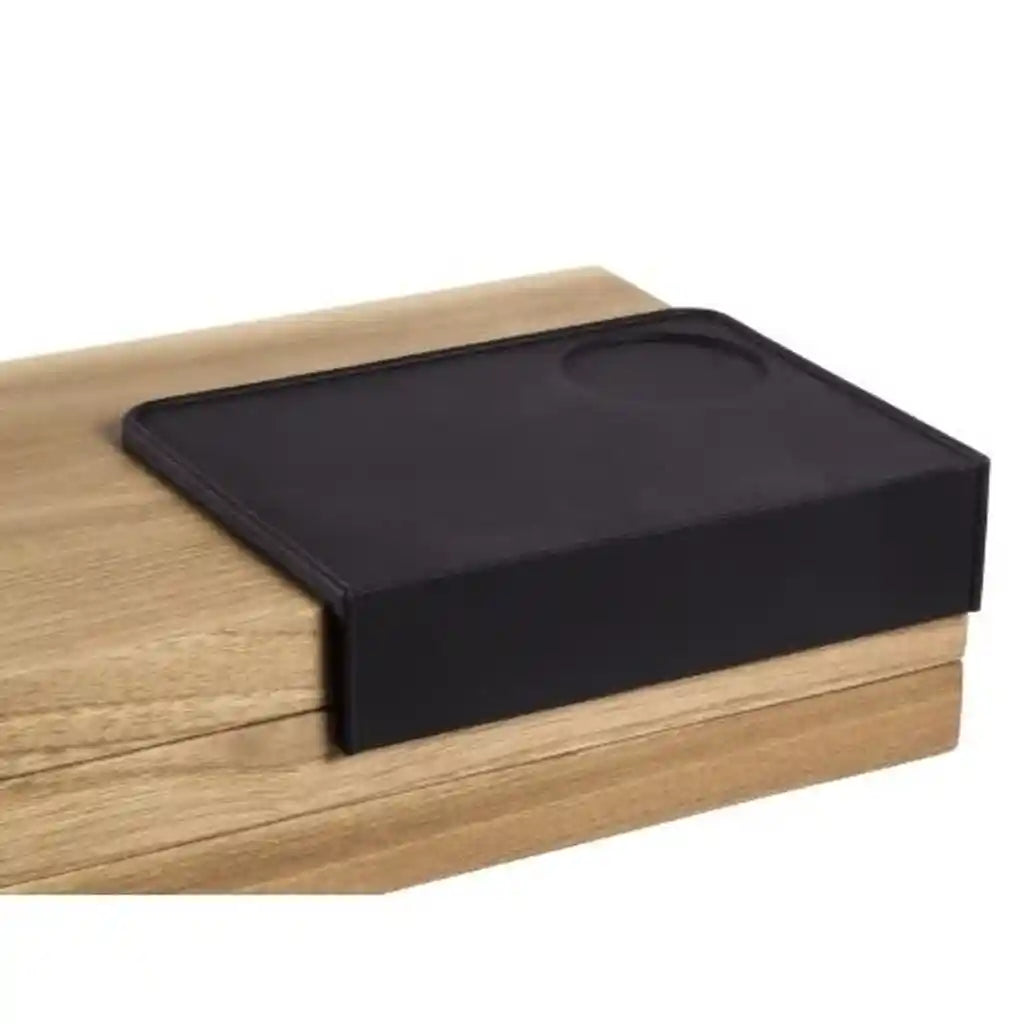 Tamping Matte mit Winkel, an Holzbrett