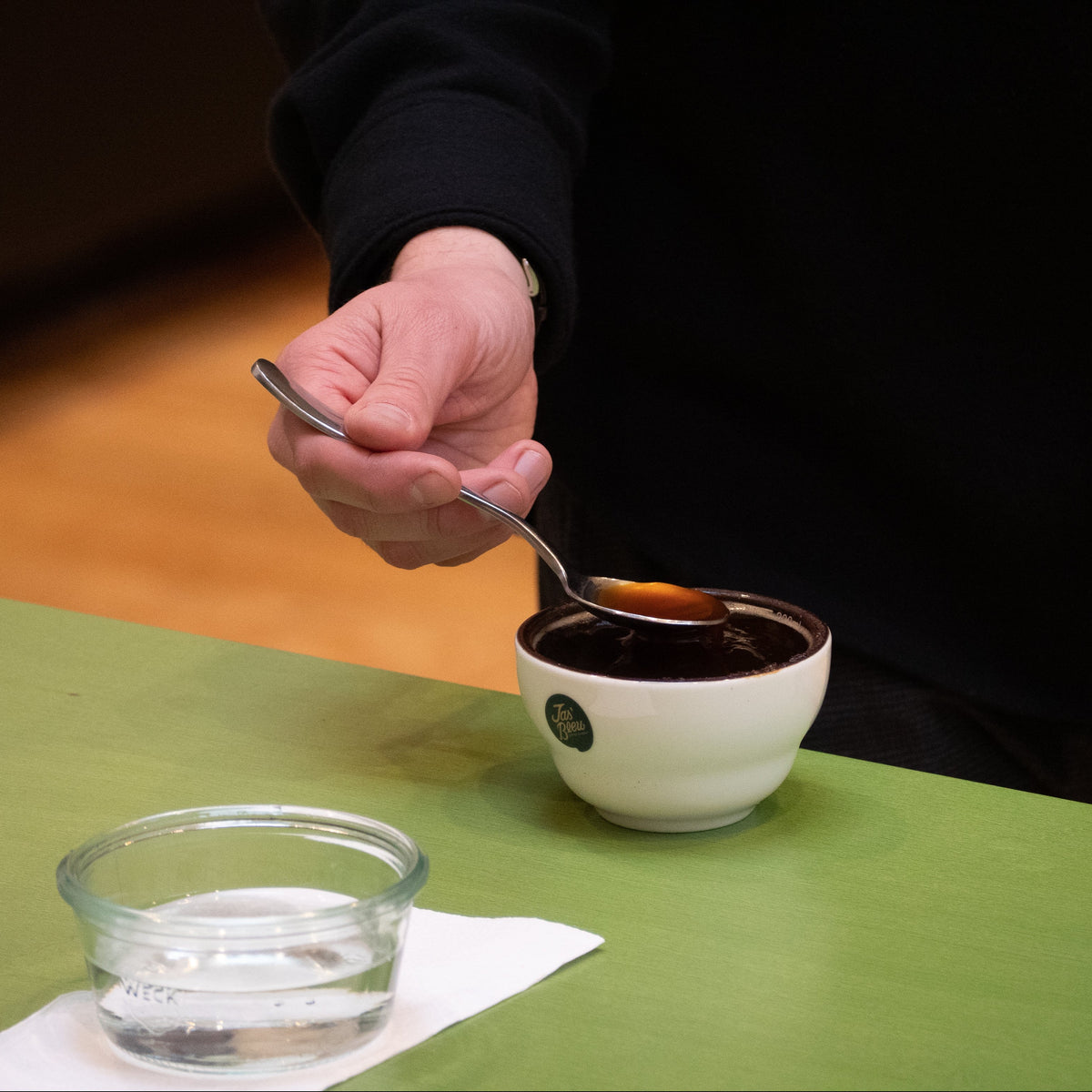 Cupping mit Profis ✓ Qualität erkennen ✓ Säure, Süsse, Bitterkeit ✓ Sensorik verstehen ✓