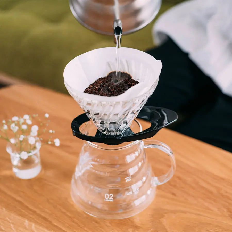 Aktionsbild von Hario V60, wird eingegossen